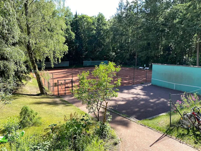Tennisanlage TC Blau Weiß Rostock e.V. mit Sandplätzen im Grünen